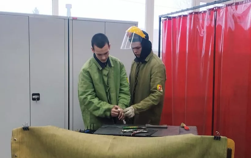Школьники кузбасской Юрги посетили техникум и&nbsp;узнали про разные профессии