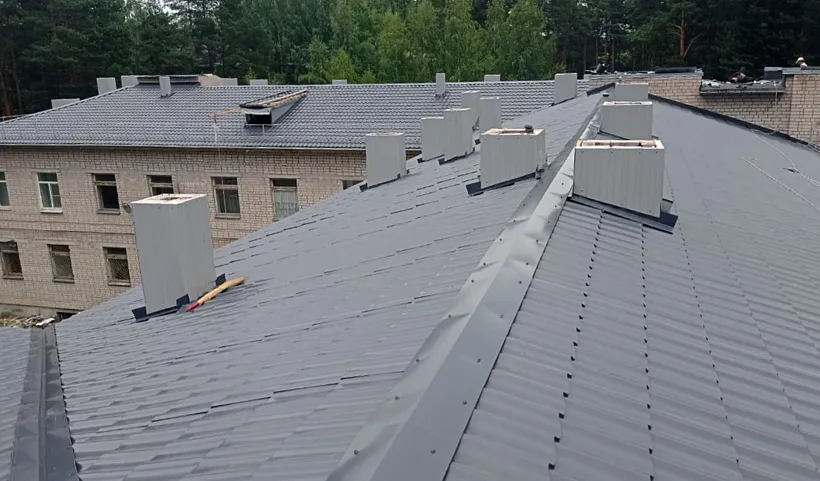 В&nbsp;новгородском поселке Хвойная отремонтировали крышу поликлиники
