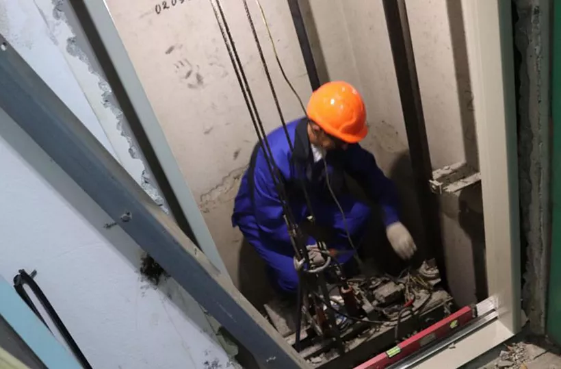 До&nbsp;конца года в&nbsp;домах Свердловской области обновят более 400&nbsp;лифтов