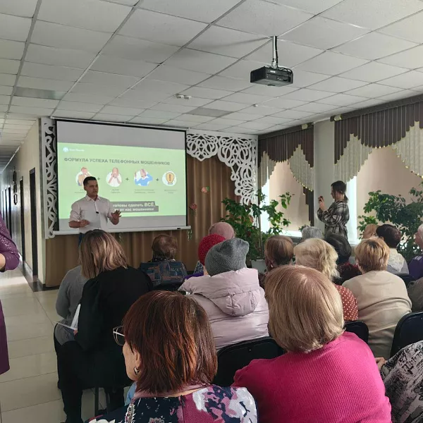 Пожилых жителей Омской области научили цифровой безопасности