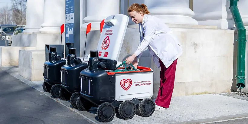 В&nbsp;больницах Москвы запустили проект по&nbsp;использованию роботов-курьеров