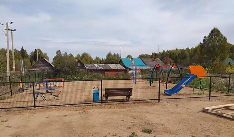 В&nbsp;костромской деревне Катушенки построили детскую площадку