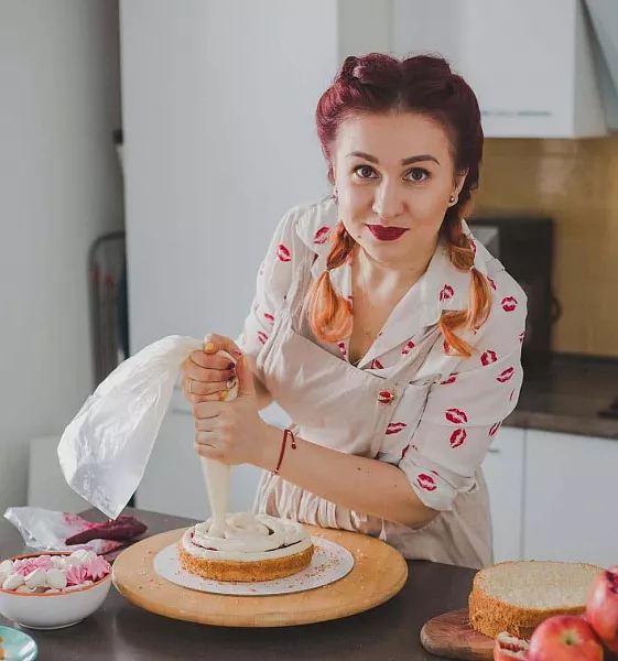 Как&nbsp;Анастасия Булатецкая открыла в&nbsp;пандемию свой кондитерский бизнес