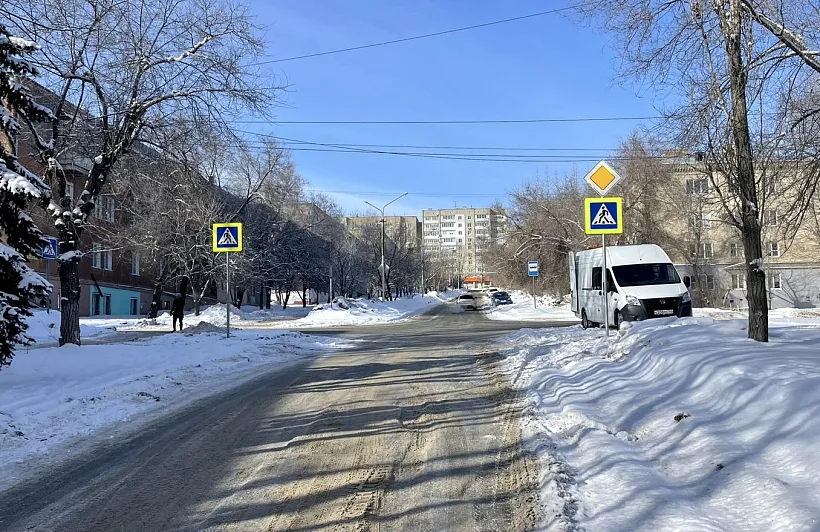 В&nbsp;Саратове начали устанавливать дорожные знаки безопасности