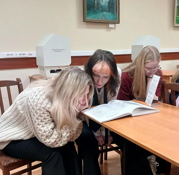 Школьники из&nbsp;Санкт-Петербурга посетили государственный архив