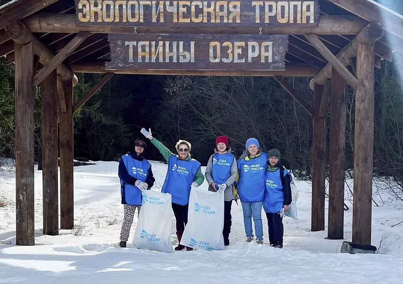 Берег озера Зюраткуль в&nbsp;Челябинской области очистили от&nbsp;мусора