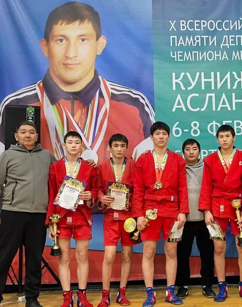Самбисты из&nbsp;Калмыкии завоевали медали на&nbsp;Всероссийском отборочном турнире