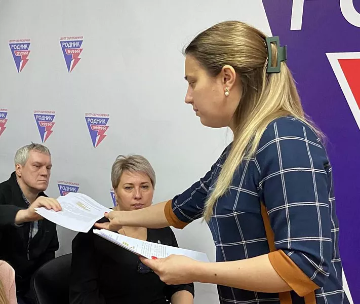 Специалисты центра образования Саратова посетили &laquo;Родительскую гостиную&raquo;