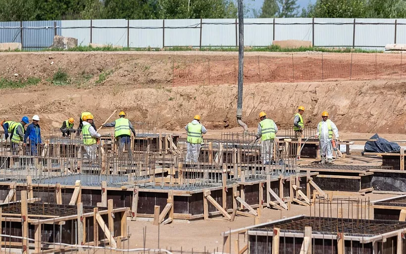 Новая школа на&nbsp;850&nbsp;мест строится в&nbsp;городе Гдове Псковской области