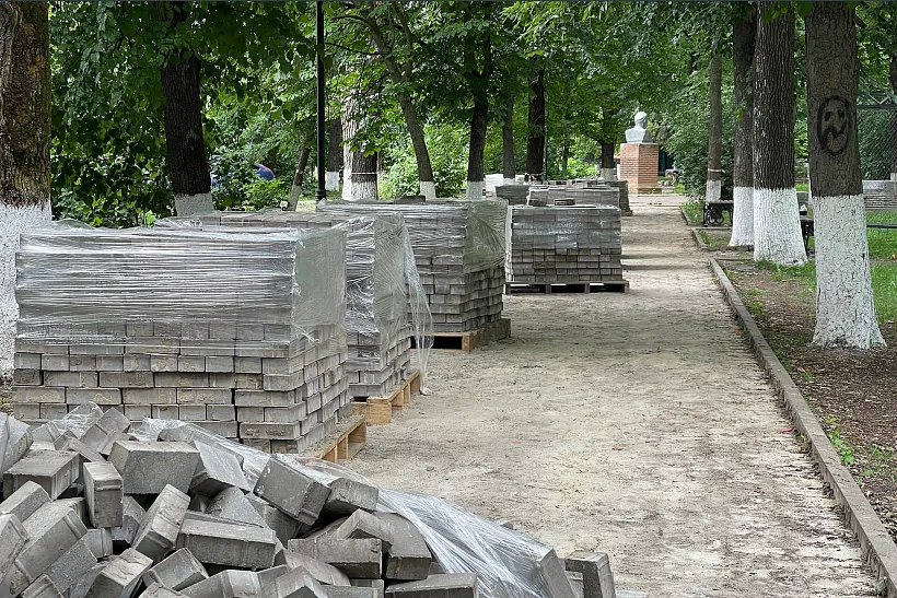 В&nbsp;курском городе Обояни благоустраивают парк Юных пионеров