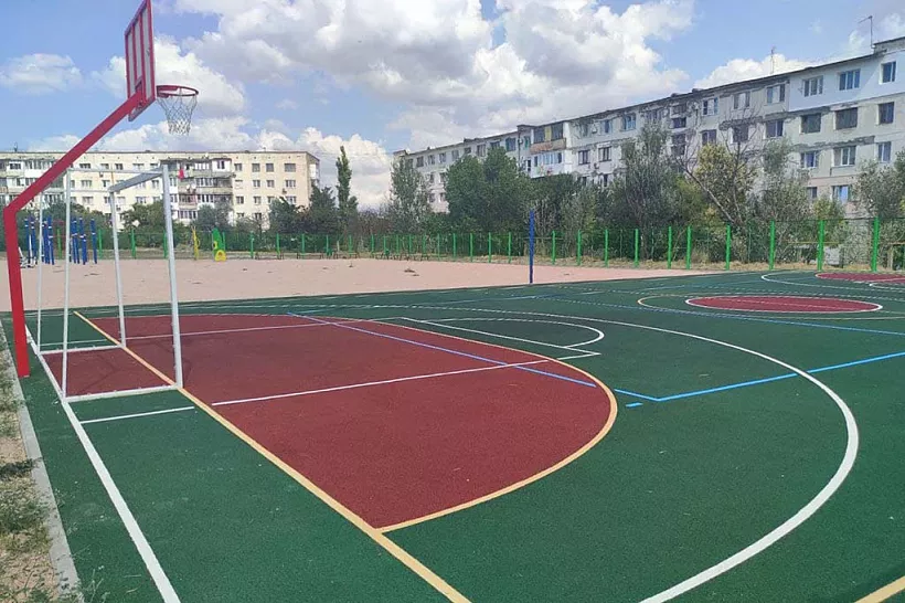 В&nbsp;Новоозерновской школе в&nbsp;Крыму появилась универсальная спортивная площадка