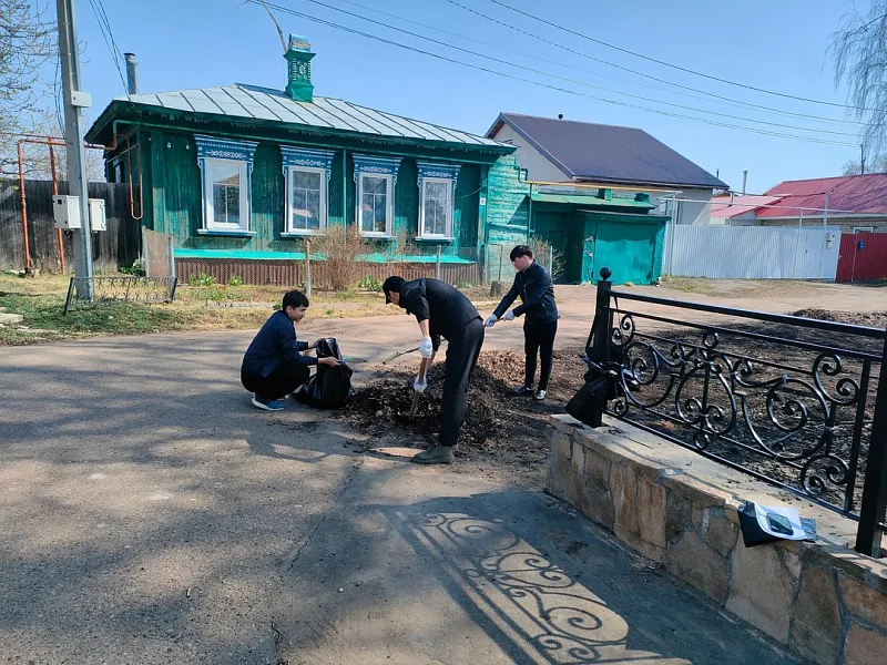 Студенты Елабужского института привели в&nbsp;порядок мемориал Марины Цветаевой