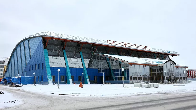 Фасад ледового дворца в&nbsp;Губкинском на&nbsp;Ямале готов на&nbsp;90%