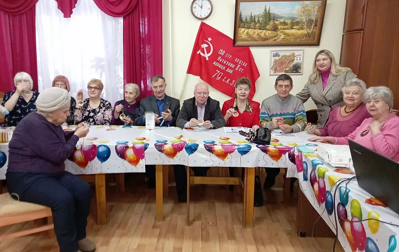 В&nbsp;Республике Коми пенсионеров научили делать елочные игрушки