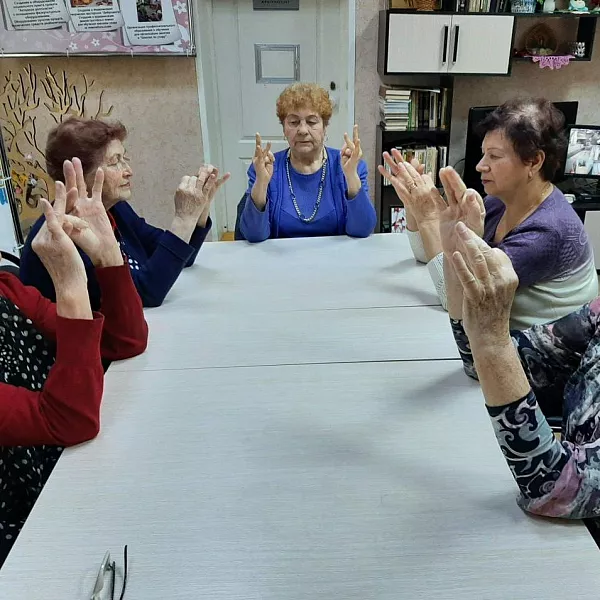 Для&nbsp;саратовских пенсионеров организовали занятия по&nbsp;адаптивной физкультуре