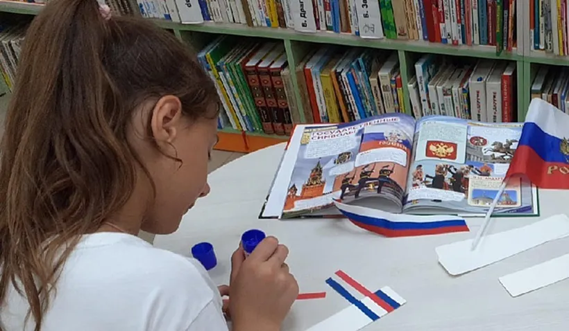 Воронежские дети научились делать уникальные книжные закладки