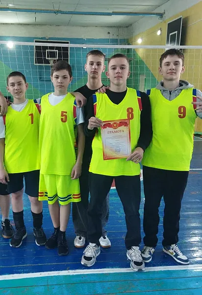 В&nbsp;кузбасском городе Осинники прошли соревнования по&nbsp;волейболу