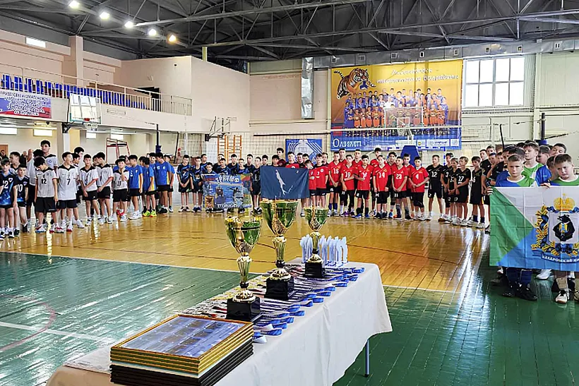 Волейболисты из&nbsp;приморского Лесозаводска стали чемпионами Дальнего Востока