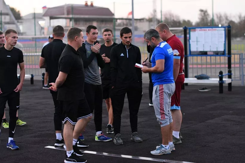 Нормативы ГТО сдали футболисты Павловского района Кубани