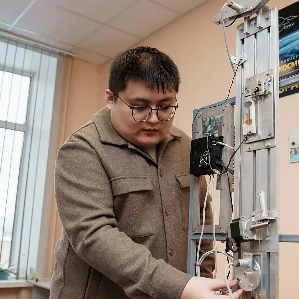 Самарские ученые создали систему управления спутниками с&nbsp;помощью тросов