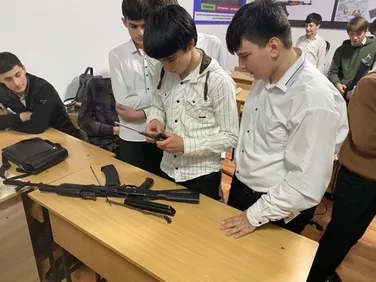 Школьники чеченского села Аллерой прошли профориентационный курс