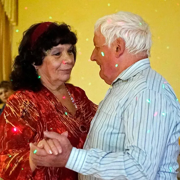 В&nbsp;Колпинском районе Петербурга организовали танцы для&nbsp;старшего поколения