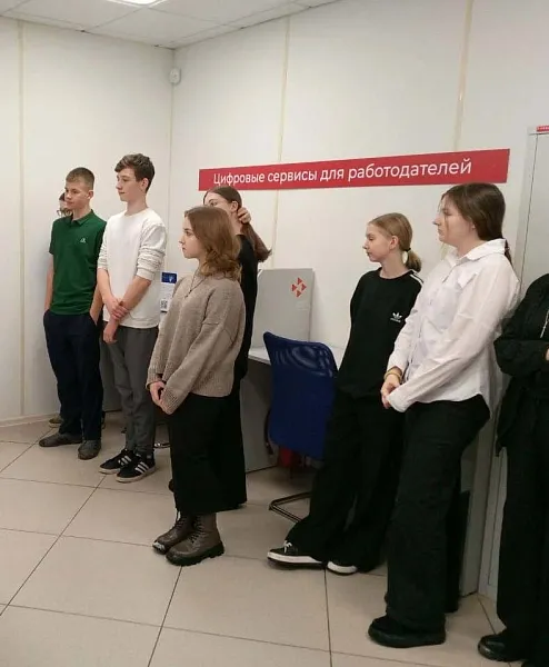 Школьники из&nbsp;Ленобласти посетили центр занятости