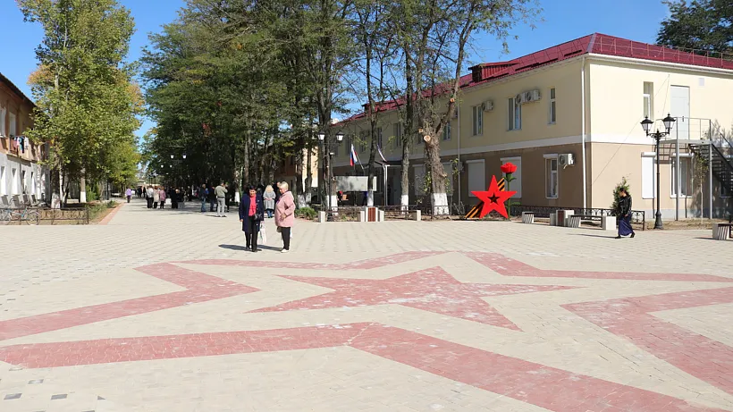 В&nbsp;крымском поселке Октябрьское открыли аллею имени военного летчика