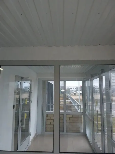 В&nbsp;кировской новостройке по&nbsp;просьбам жителей починили подъезд