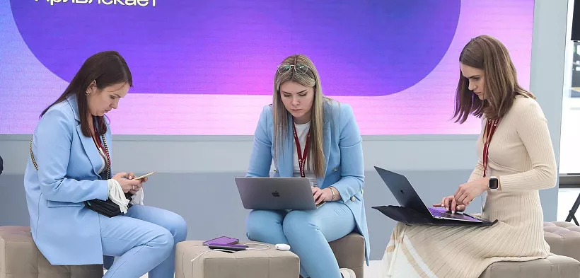 &laquo;Мама-предприниматель&raquo;: как&nbsp;женщинам в&nbsp;России помогают начать бизнес