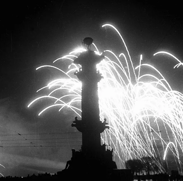 Выставка &laquo;Гремит салют над&nbsp;Ленинградом&raquo; будет работать до&nbsp;конца года