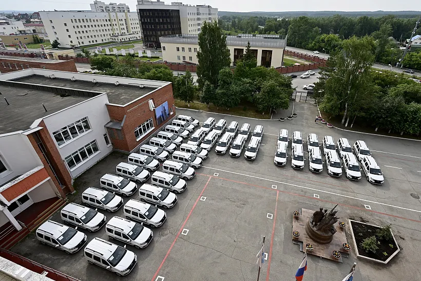 Больницы Свердловской области получили новые автомобили