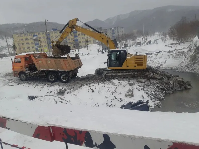 На&nbsp;Сахалине реконструируют мост через реку Правду