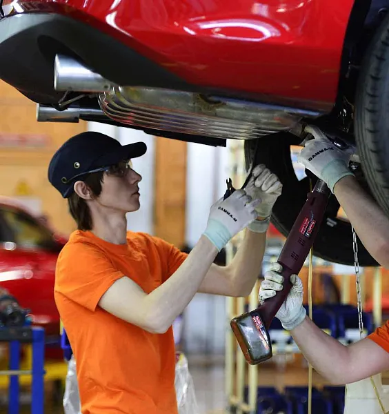Житель поселка Южного в&nbsp;Калмыкии с&nbsp;господдержкой открыл автосервис