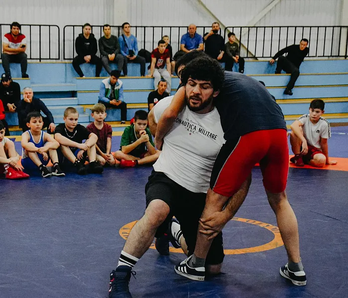 Мастер-классы от&nbsp;чемпионов прошли в&nbsp;Югре на&nbsp;турнире по&nbsp;вольной борьбе