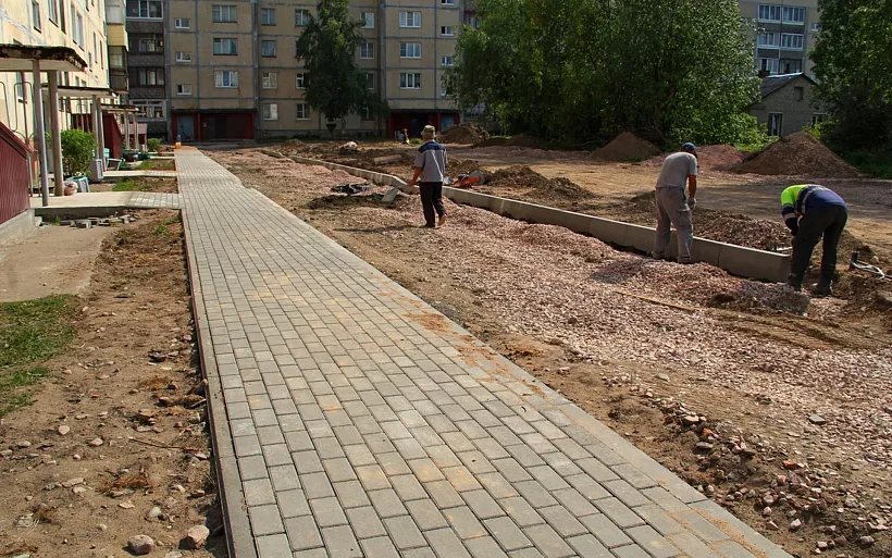 В&nbsp;городе Подпорожье Ленинградской области благоустраивают двор
