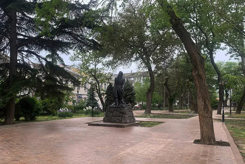 Благоустройство сквера имени Пушкина в&nbsp;Феодосии подходит к&nbsp;завершению