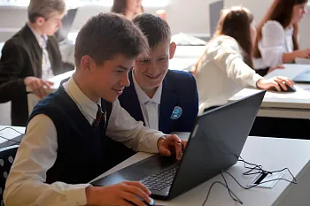 Безопасность в&nbsp;Сети: как&nbsp;школьников в&nbsp;России обучают цифровой гигиене