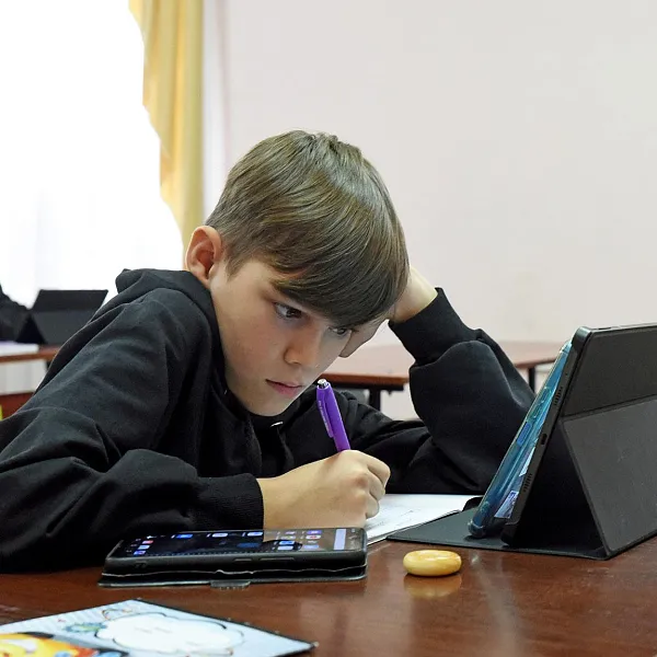 Школьников Тверской области научат распознавать дипфейки