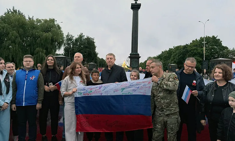 В&nbsp;Брянске провели автопробег в&nbsp;честь Дня Государственного флага России