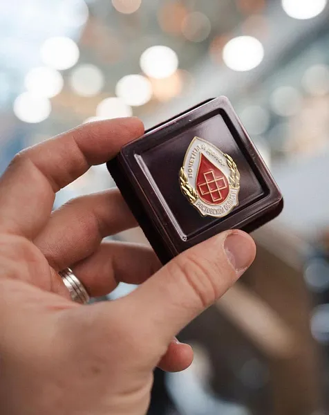 Еще&nbsp;13&nbsp;человек получили знаки &laquo;Почетный донор Ростовской области&raquo;