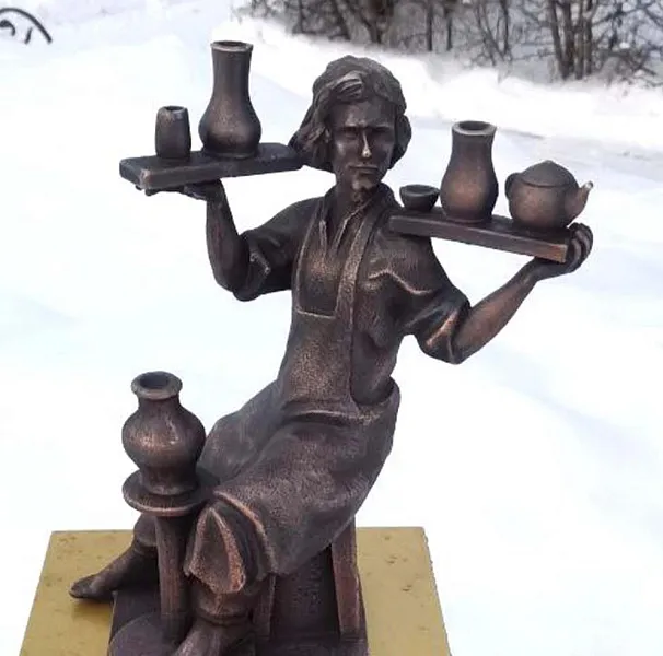В&nbsp;турцентре Кунгура Пермского края появились скульптуры ремесленников
