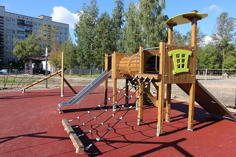 В&nbsp;Ленинградской области открыли две детские площадки и&nbsp;спорткомплекс