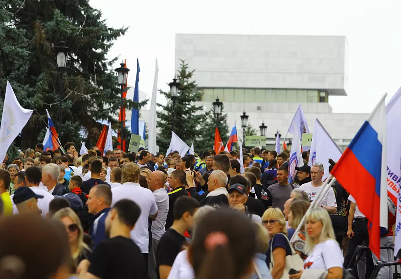 Свыше 3,5&nbsp;тысячи жителей Ульяновска поучаствовали в&nbsp;параде физкультурников