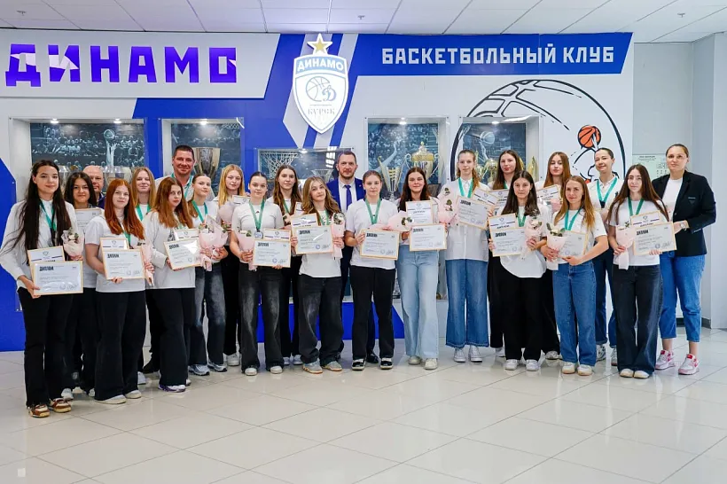 В&nbsp;Курске наградили юных вице-чемпионок первенства России по&nbsp;баскетболу