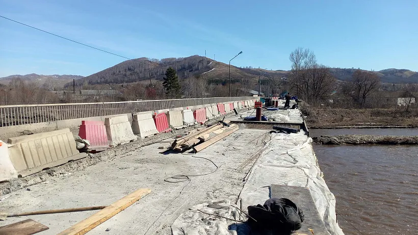 В&nbsp;селе Солонешном на&nbsp;Алтае обновят мост через реку Ануй