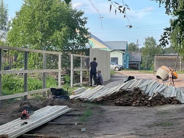 В&nbsp;селе Карпогоры Архангельской области обновляют территорию у&nbsp;библиотеки