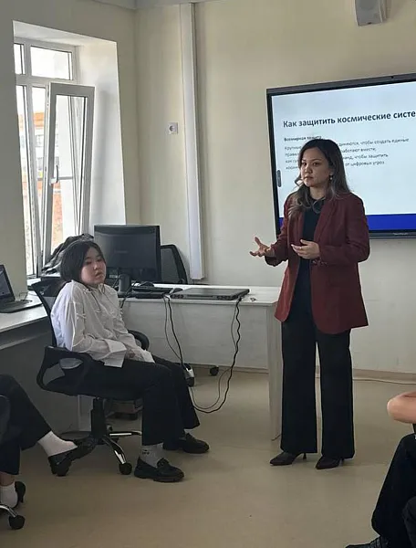 Школьникам Калмыцкой гимназии рассказали о&nbsp;кибербезопасности в&nbsp;космосе