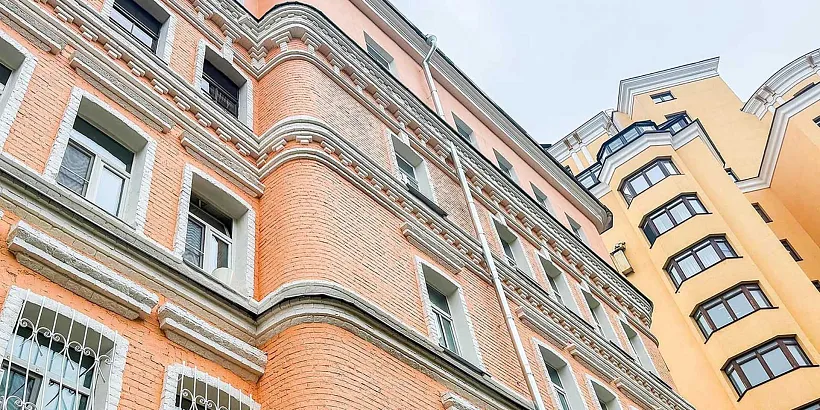 В&nbsp;Москве отремонтировали более 20&nbsp;домов с&nbsp;замковыми камнями на&nbsp;фасадах