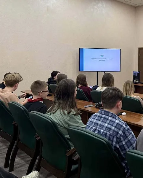Тюменские школьники посетили центр обработки данных правительства